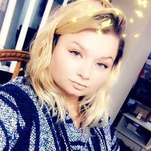 Meet your Posher, Cassandra